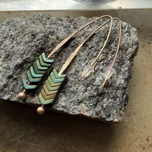 Elegant Chevron Drop Earrings green and gold New!